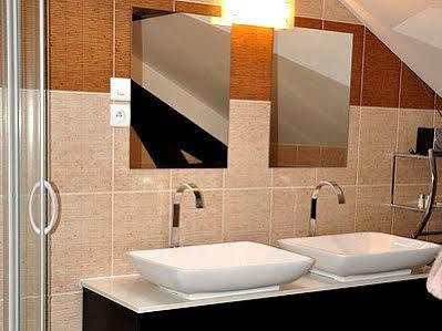 Hotel Logis Hotel-restaurant - Le Moulin D'artres Artres