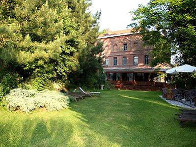 Logis Hotel-restaurant - Le Moulin D'artres Hotel Artres